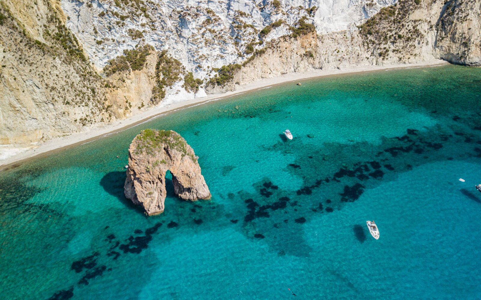Veduta della costa di Ponza